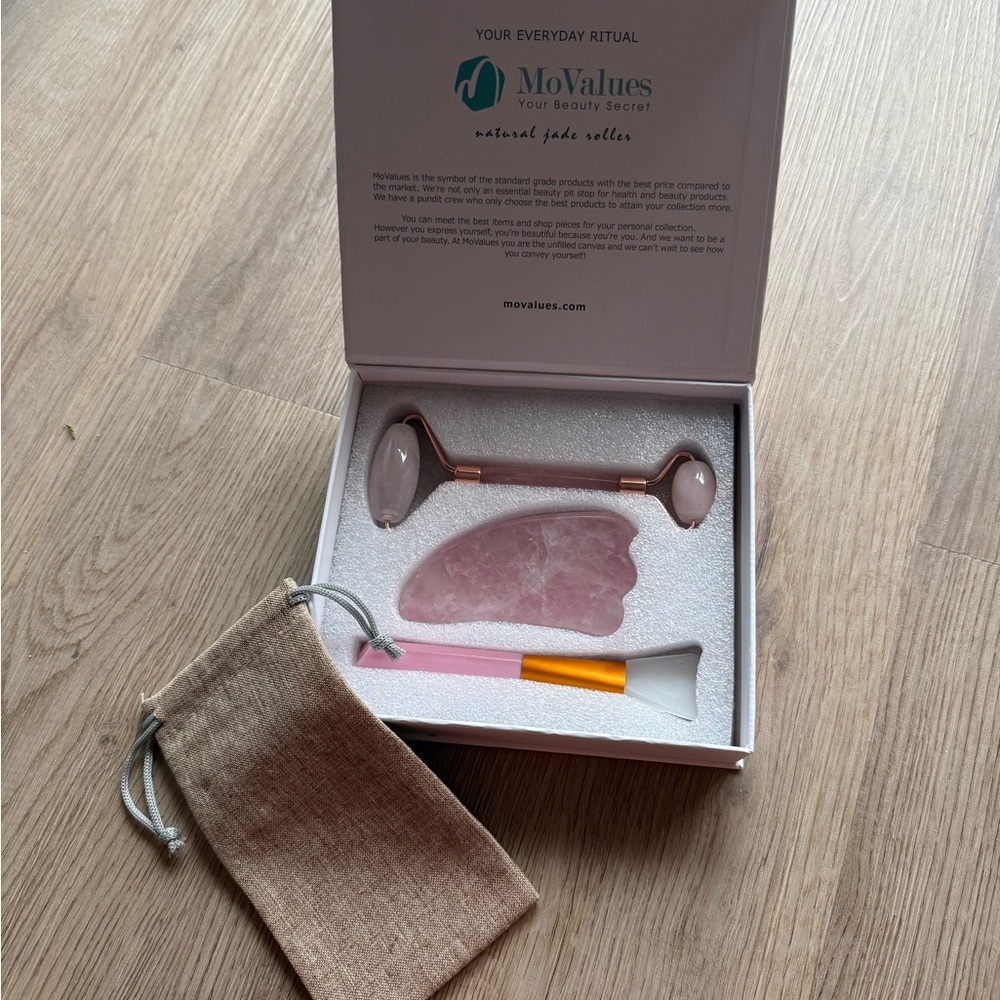 MoValues Jade Facial Roller and Gua Sha Set